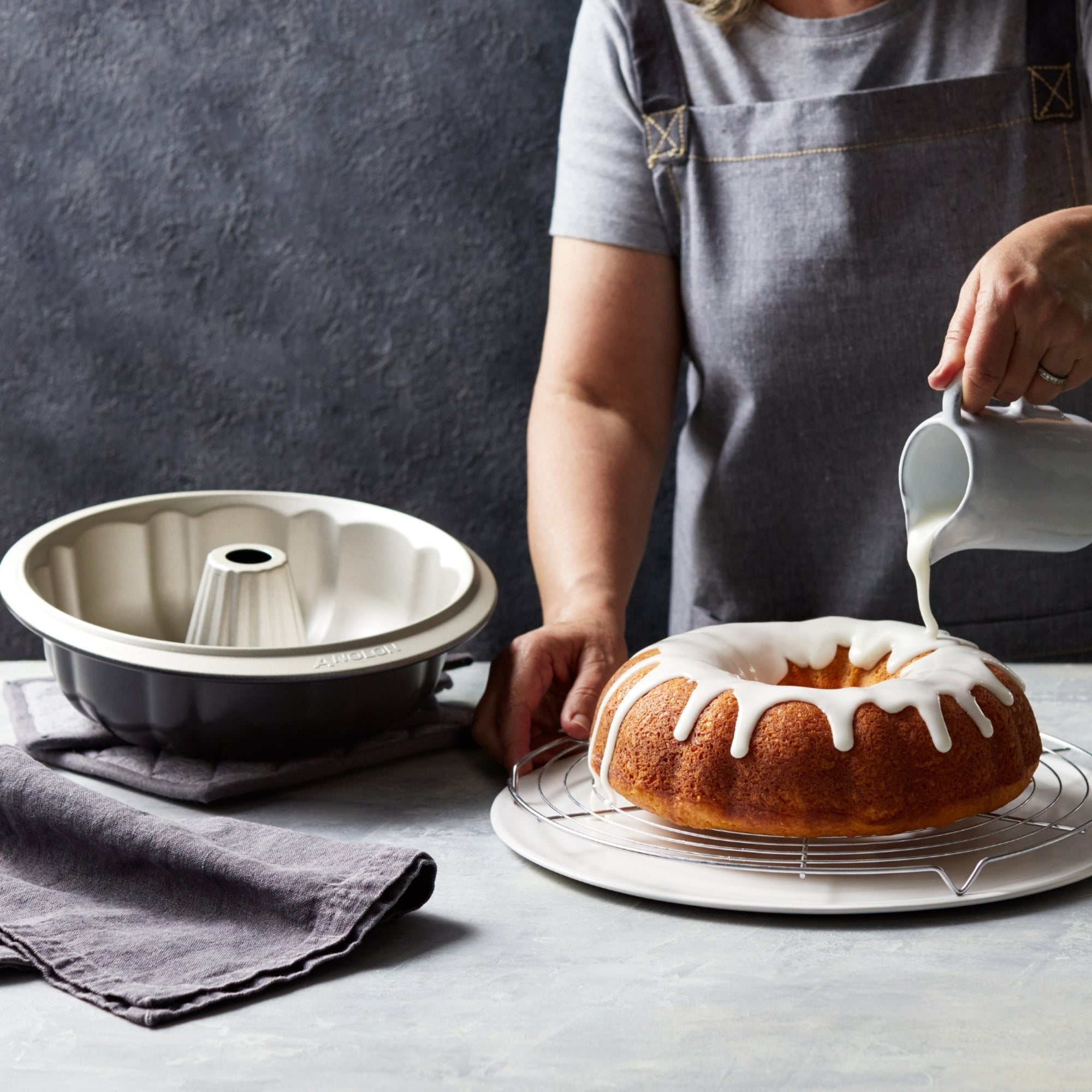 Anolon Ceramic Reinforced - 24cm Fluted Cake Ring Bakeware Anolon