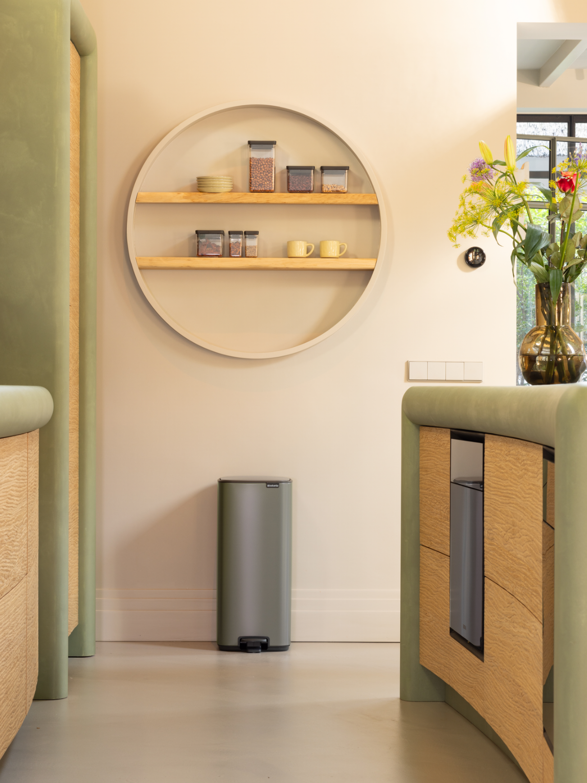 Brabantia Bo Pedal Bin - 30L Platinum