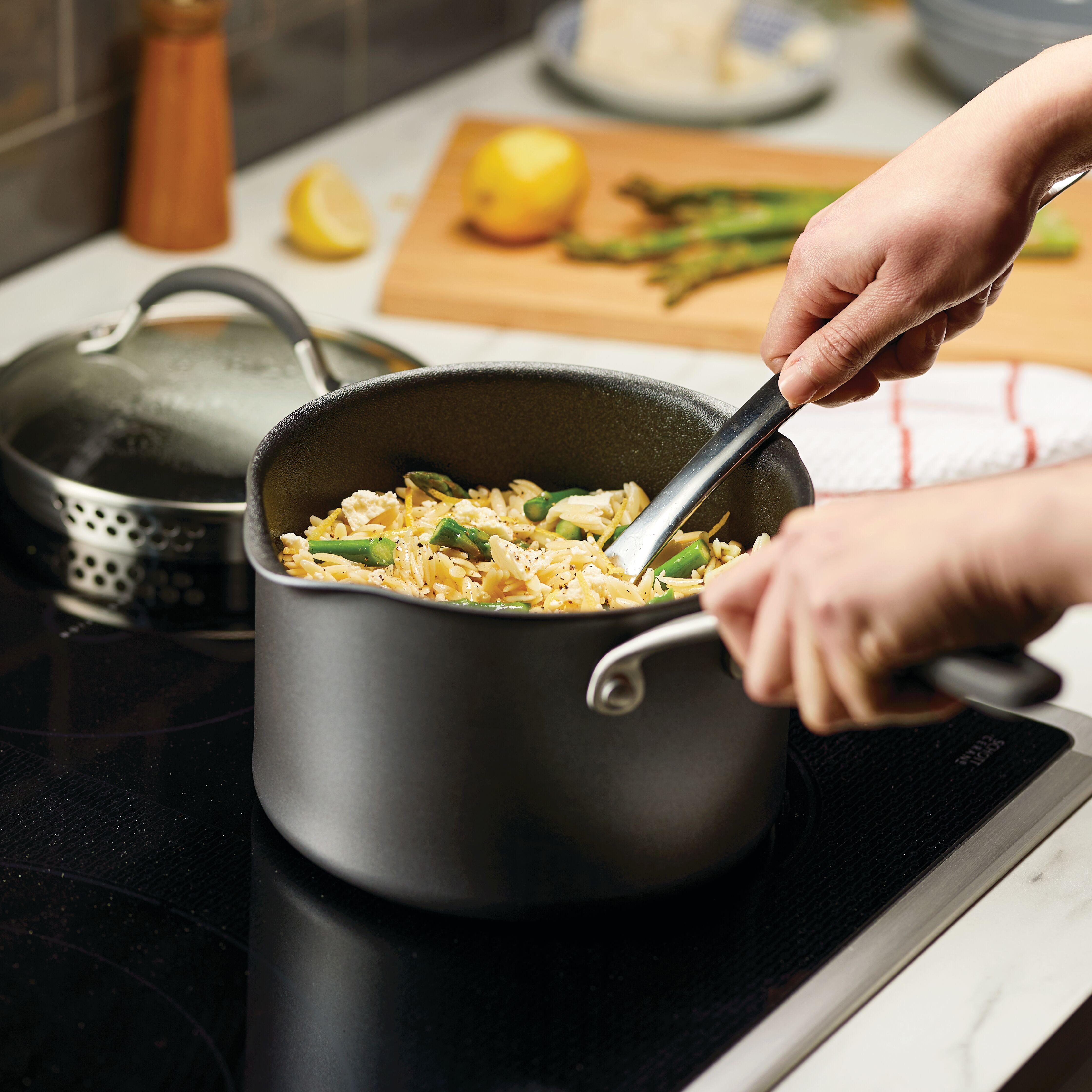 Circulon Scratchdefense A1 - 18cm/2.8L Covered Saucepan Cookware Circulon