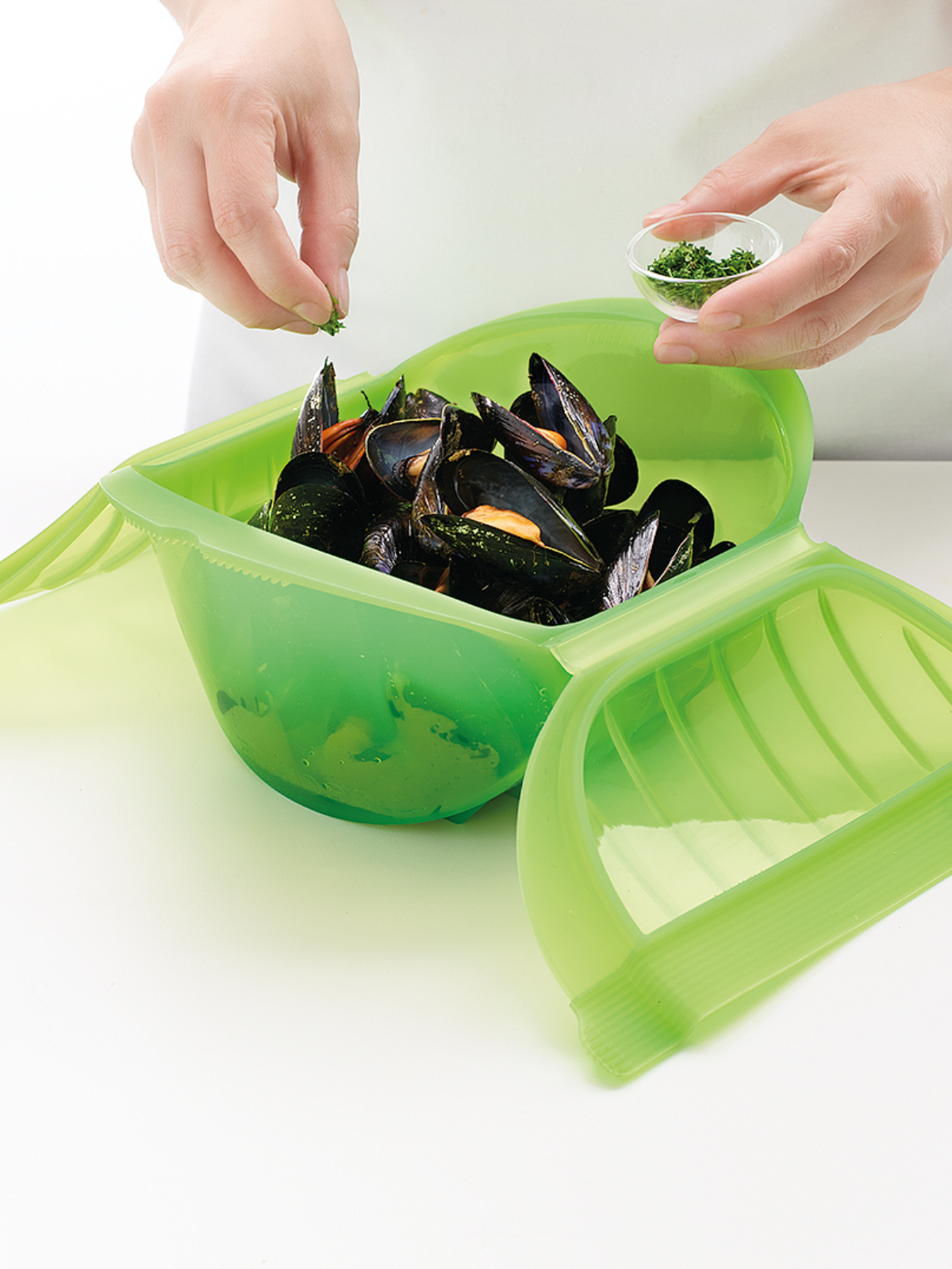 Lekue Deep Microwave Cooker - Small Green