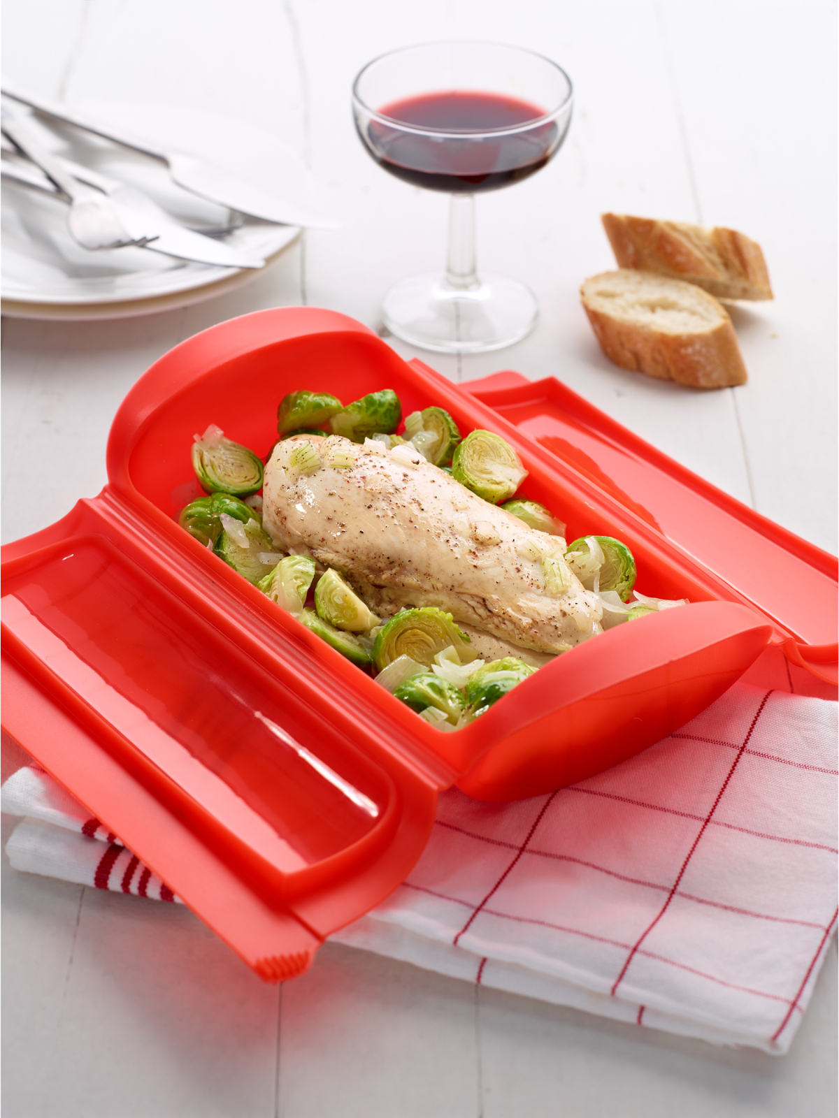Lekue Microwave Cooker with Tray - Small Red
