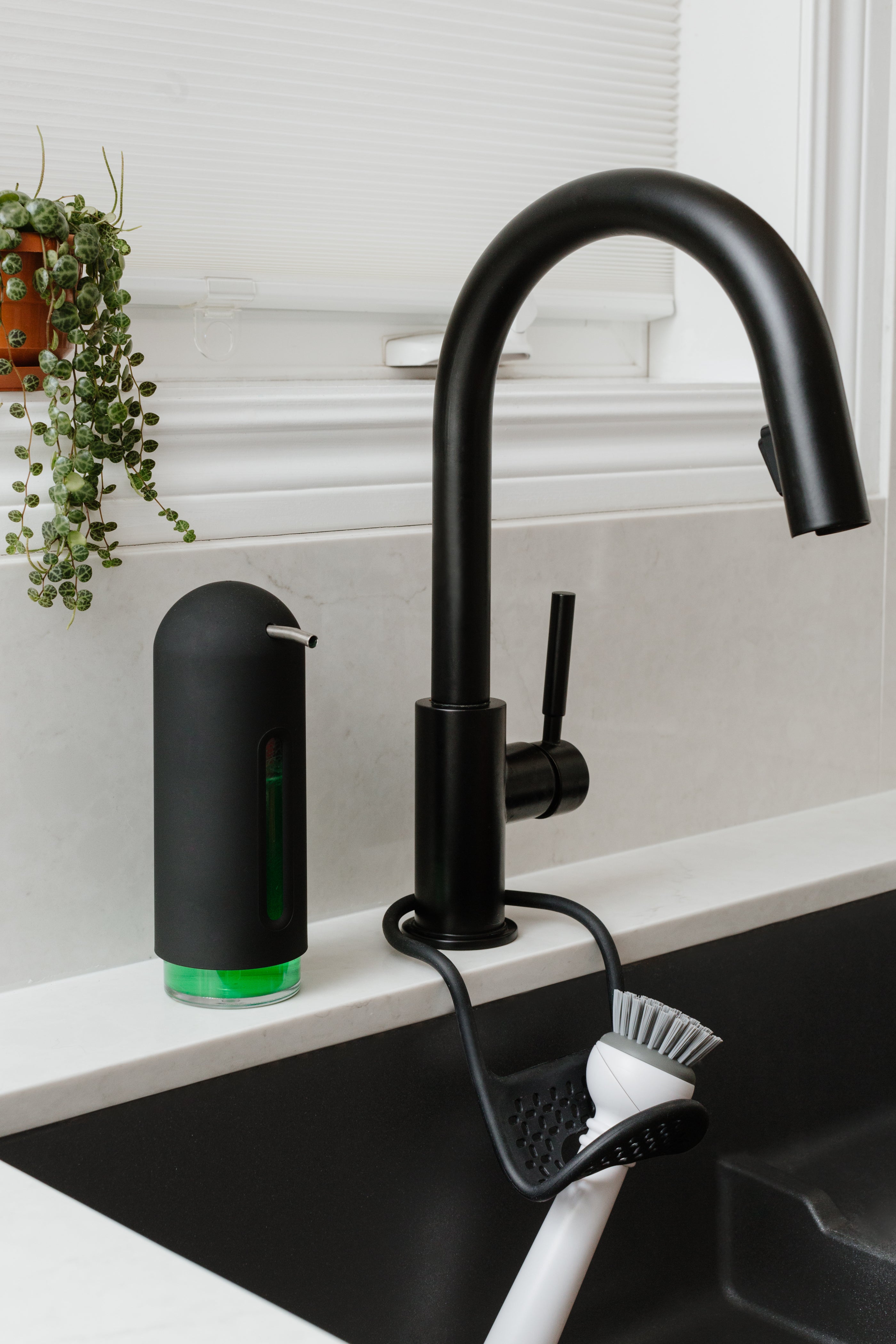 Penguin Soap Pump - Black Soap Dispenser UMBRA