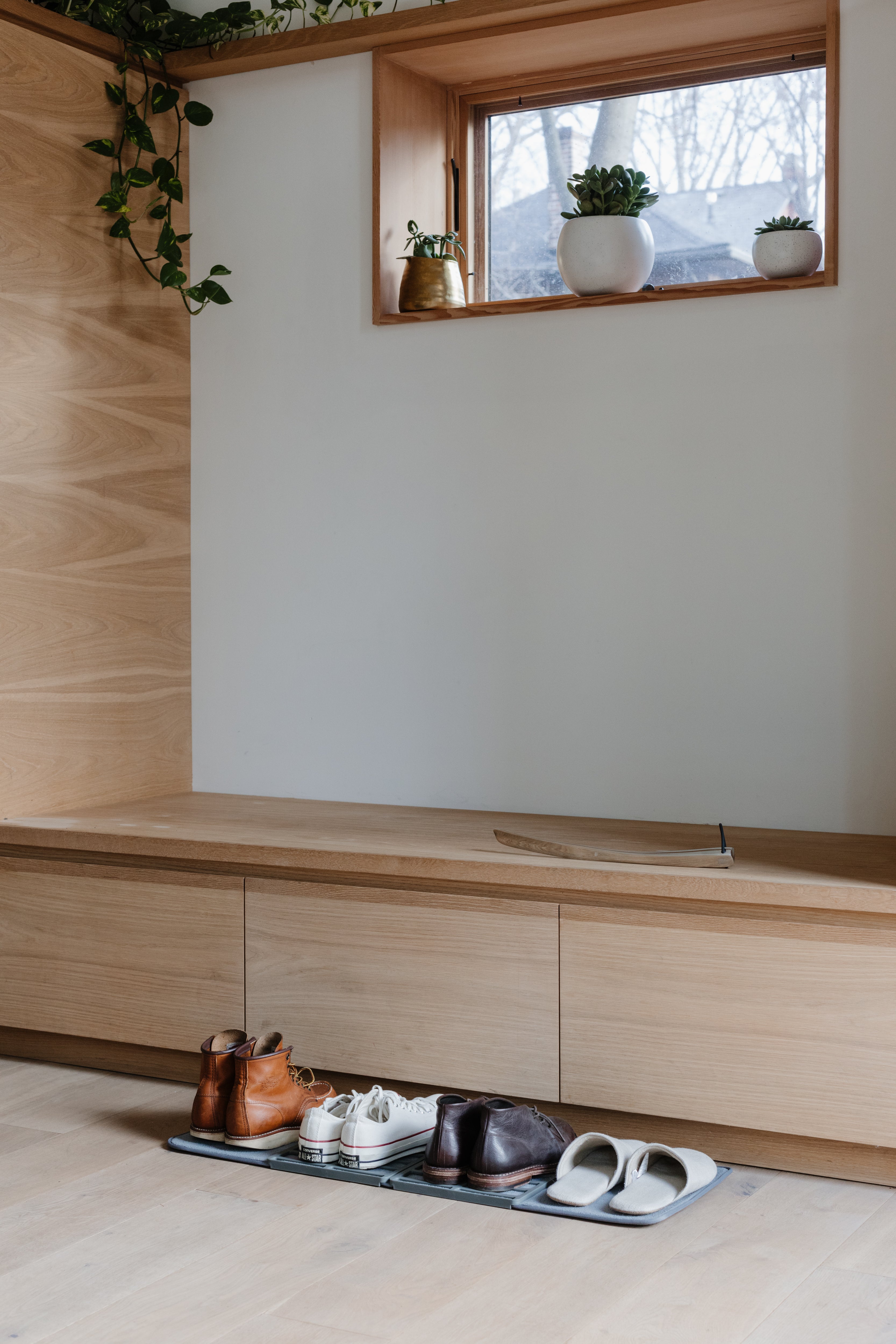 Shoe Drying Mat - Charcoal Shoe Rack UMBRA