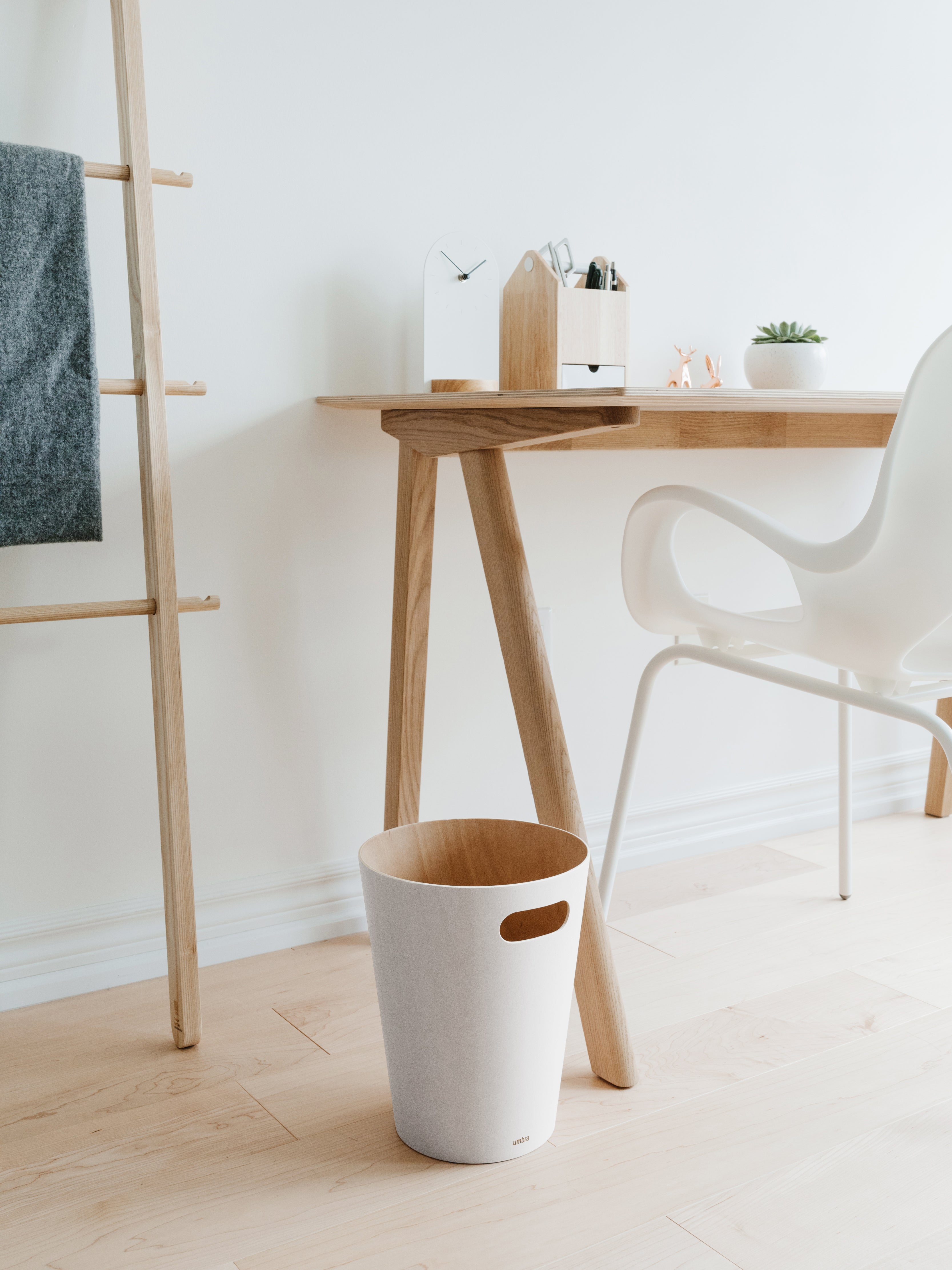 UMBRA Woodrow Trash Can - White