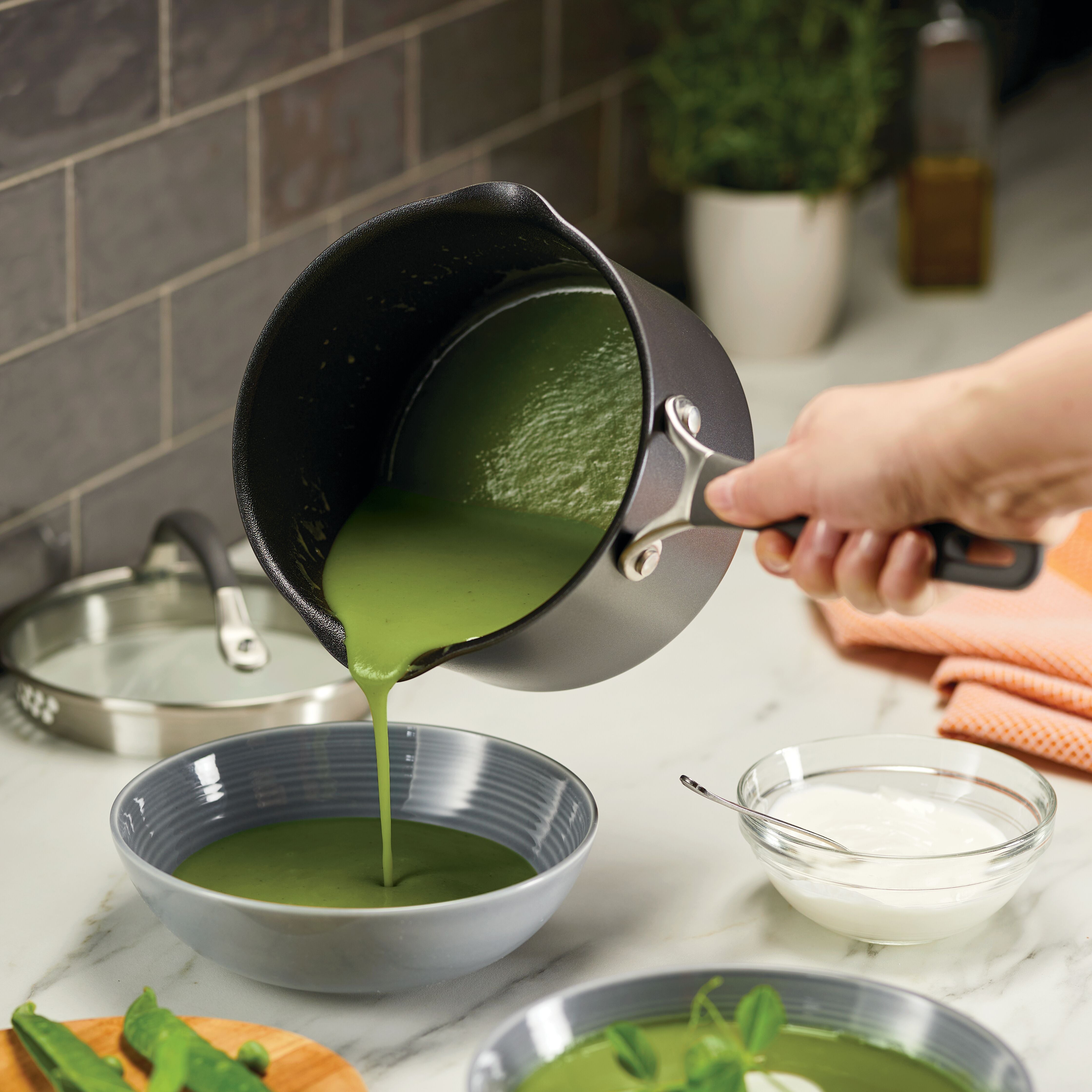  Circulon Scratchdefense A1 - 14cm/0.9L Open Milkpan Cookware Circulon