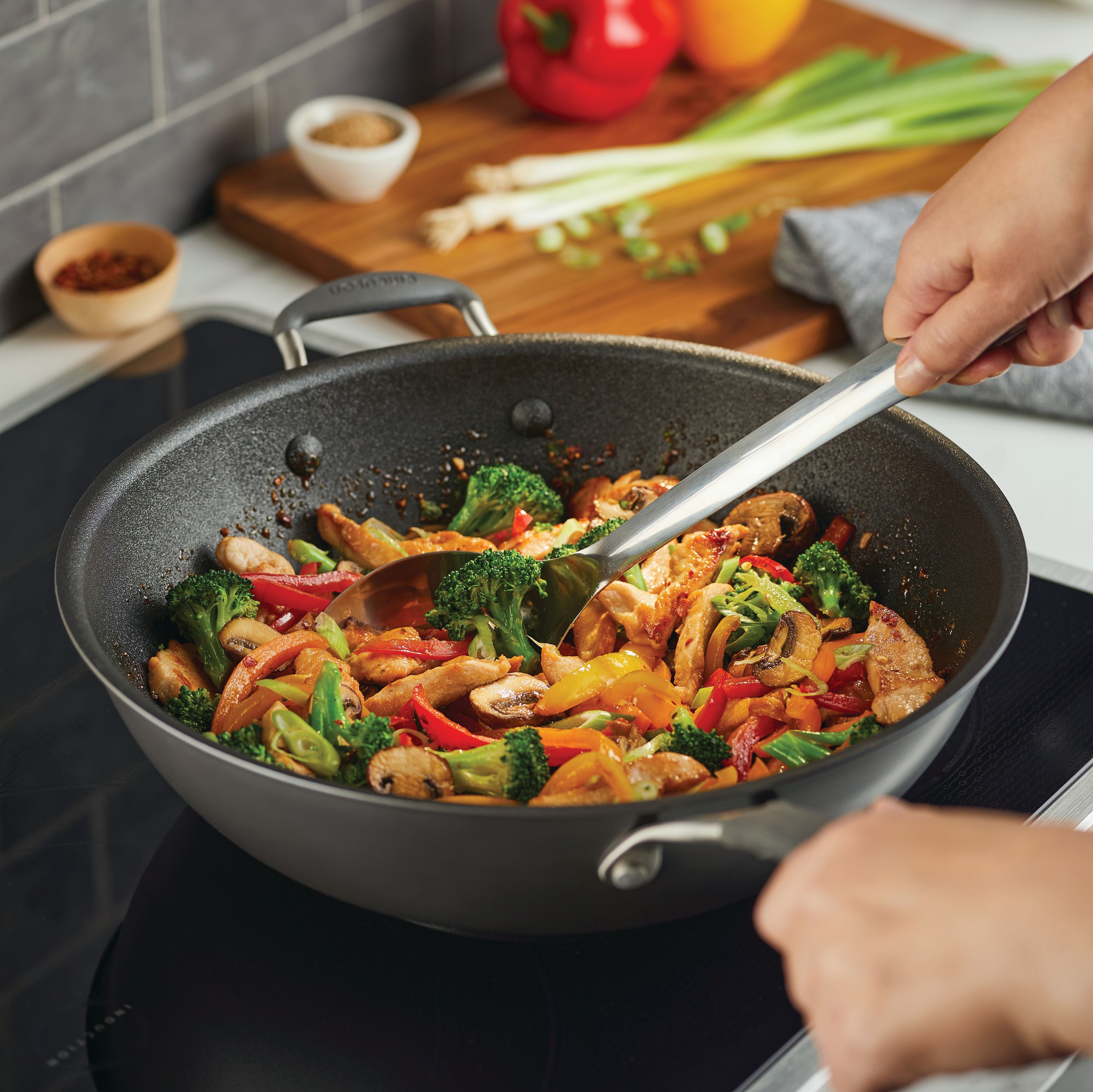  Circulon Scratchdefense A1 - 34cm Open Stirfry Cookware Circulon