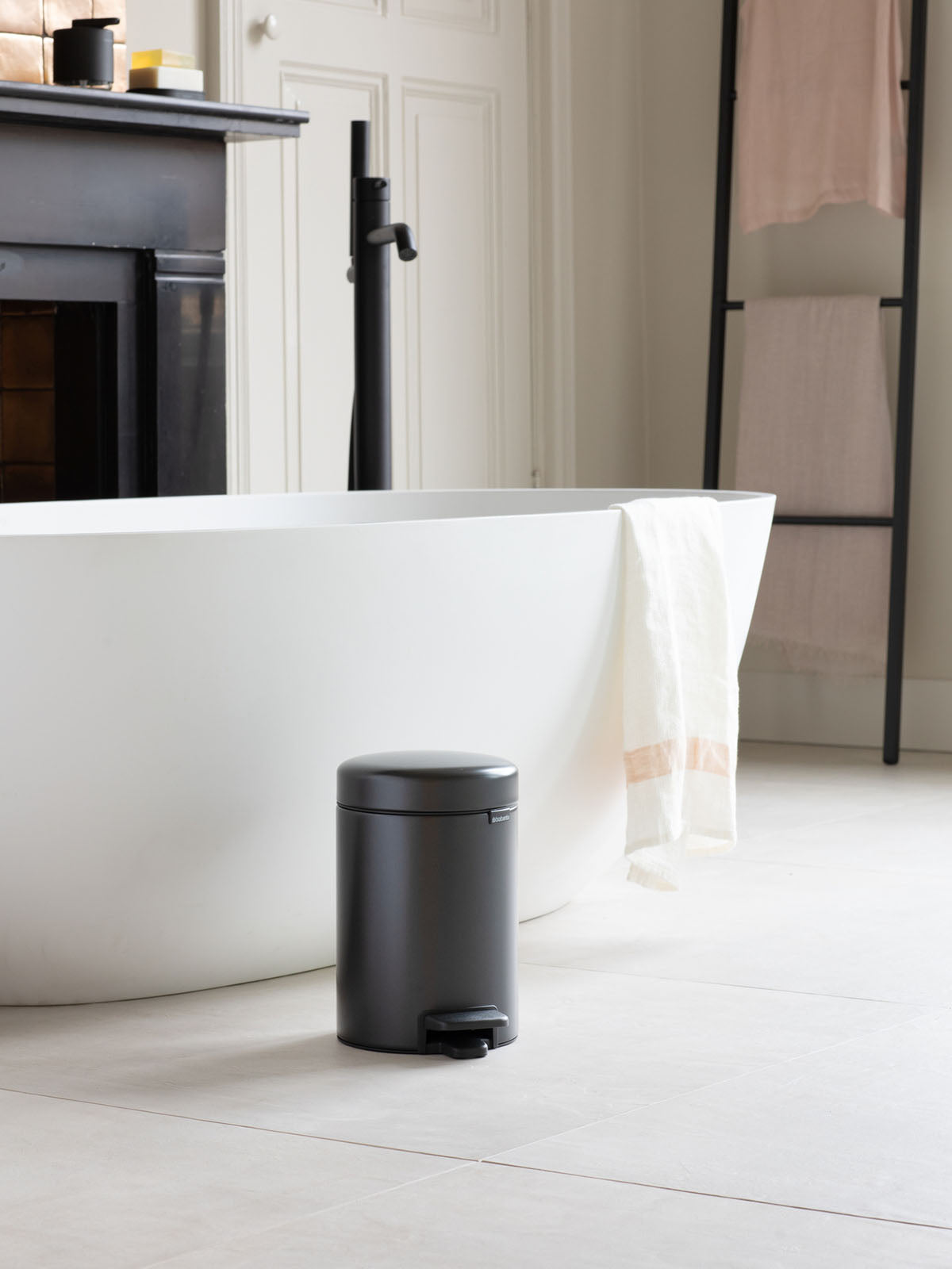 Brabantia Newicon Pedal Bin - 3L Confident Grey