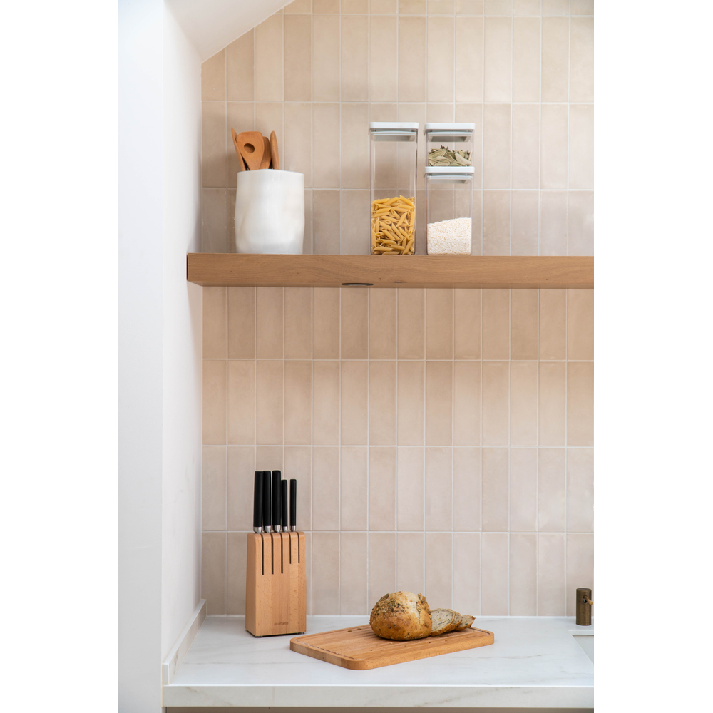 WOODEN KNIFE BLOCK PLUS KNIVES, C+