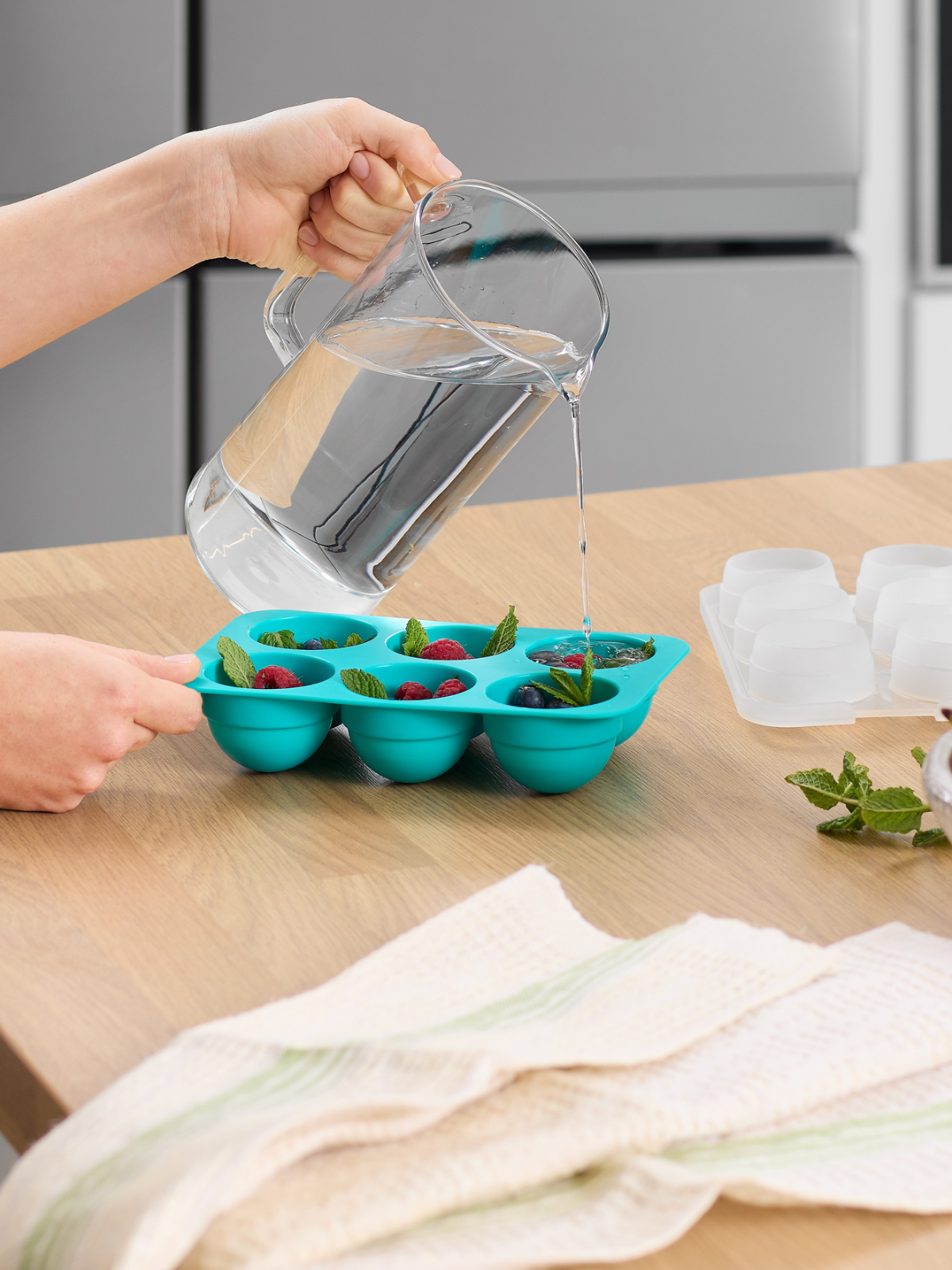 Lekue XL Sphere Ice Cube Tray